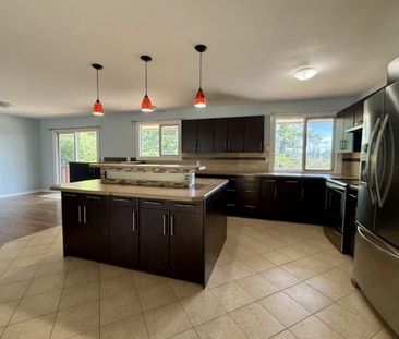 Large Family Home w/ 2 Bdrm In-Law Suite - Photo 3