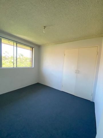 SPACIOUS 2 BEDROOM UNIT - Photo 2