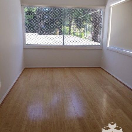 Spacious house with 4 bed 2 bath and a study - Photo 1