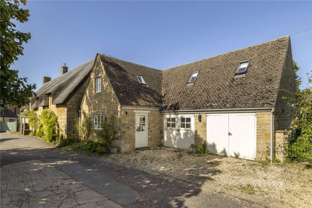 A delightful 5/6 bedroom Grade II listed cottage - Photo 1