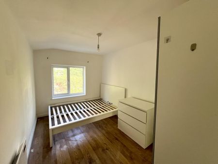 3 bedroom flat to rent - Photo 2