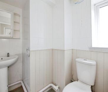 Carters Mead, Harlow - Photo 4