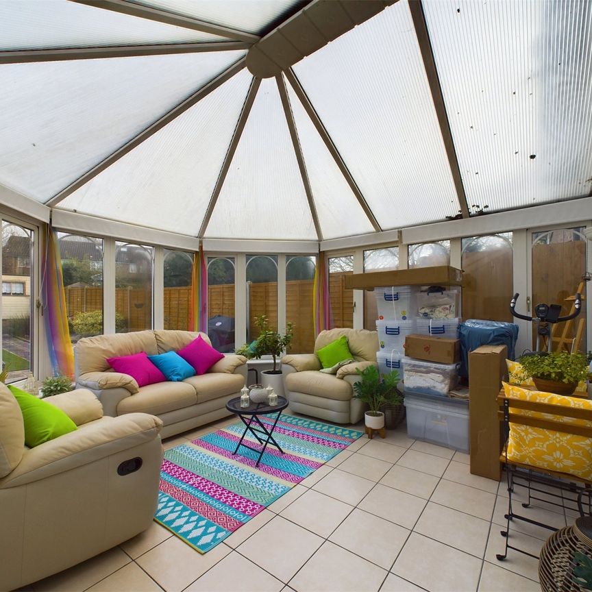 Garth Square, Bracknell Garth Square, Bracknell - Photo 1