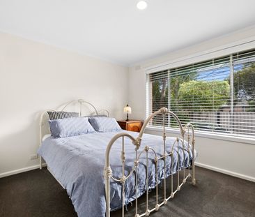 16 Sandowen Avenue, Burwood East VIC 3151 - House For Rent | Domain - Photo 5