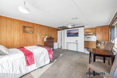 9a Highclere Avenue, Mount Waverley VIC 3149 - Photo 4