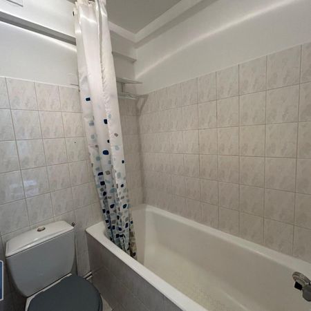 Location Appartement 1 pièce 19m² NIORT 79000 - Photo 4