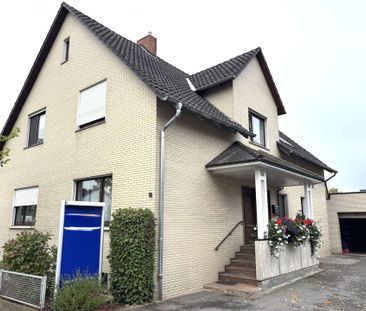 Gemütliche Dachgeschosswohnung mit überdachtem Balkon im Zentrum ! - Photo 1