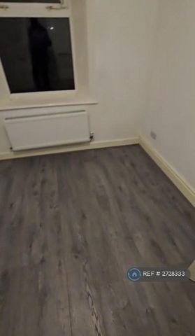 3 bedroom end of terrace house to rent - Photo 2