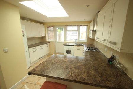 3 bedroom terraced house to rent - Photo 2