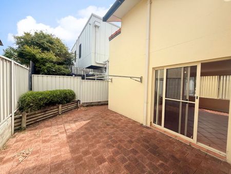 3/169 Brunker Road, Adamstown - Photo 2