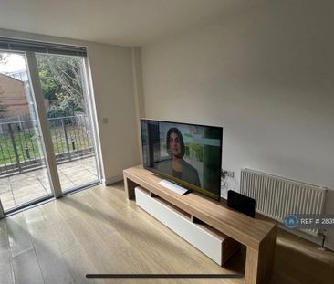 1 bedroom in a flat share to rent - Photo 5