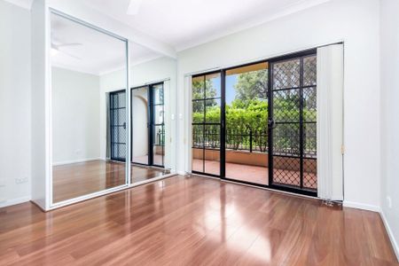 Ground Floor Two Bedroom Terrace Apartment - Photo 3