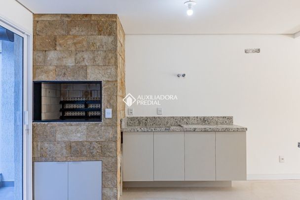 Sobrado com 3 quartos e 195m² para alugar em Jardim Planalto, Porto Alegre. - Photo 1