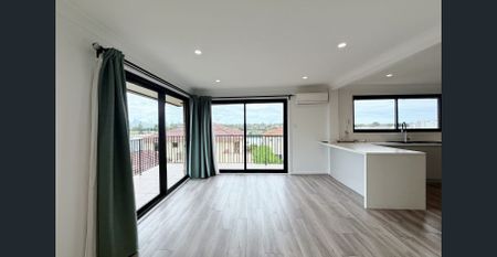 Grand Family Home with Breathtaking Views & Timberfloor throughout & Private garden and pool - Photo 2