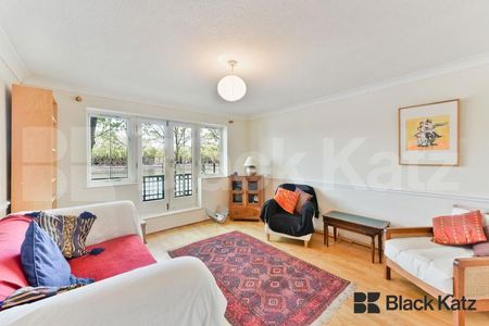 Triplex house + office,garden, two balconies & stunning views of Greenland Dock - Photo 5