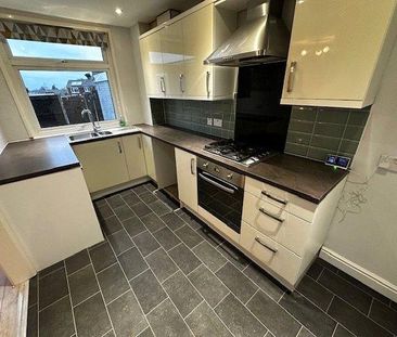 3 bedroom terraced house to rent - Photo 6