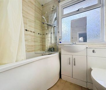 4 bedroom end of terrace house to rent - Photo 3