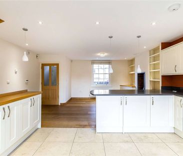 A modern two bedroom home - Photo 6