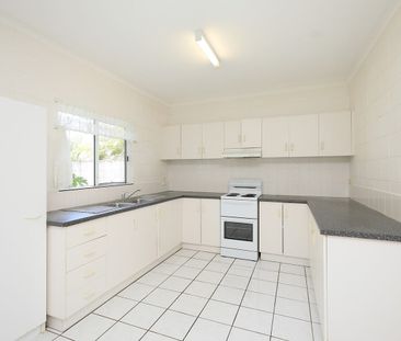 Edmonton Home on a Budget - Big Kitchen - Solar - Side Access - Photo 4