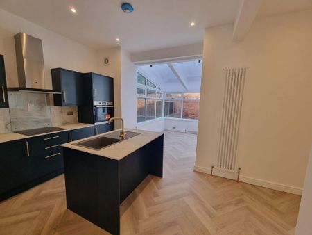 3 bedroom semi-detached house to rent - Photo 2