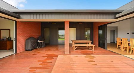 Prestigious Lakeside Estate in Horsham Downs - Photo 3