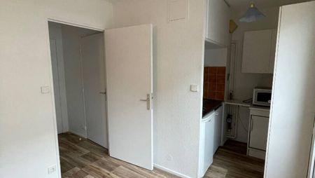 METZ GARE -STUDIO RENOVE - 22 M2 - APPARTEMENT CONVENTIONNE APL - Photo 2