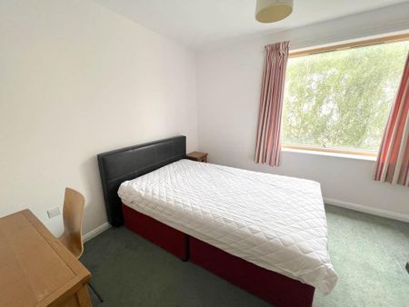 3 bedroom flat to rent - Photo 2