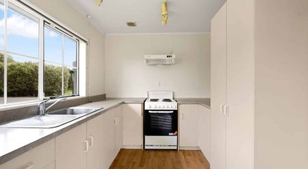 Charming 2-Bedroom Standalone Cottage - Photo 5