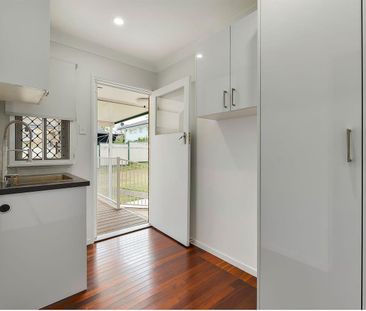 220 Broadwater Rd, Mansfield, Qld 4122 - Photo 1