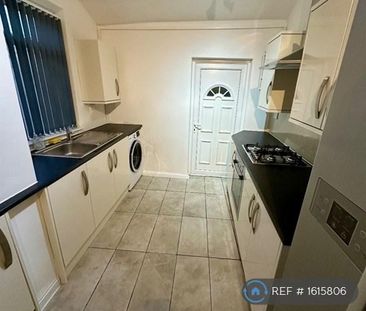 4 bedroom semi-detached house to rent - Photo 6