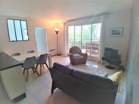 AIX LA DURANNE APPARTEMENT T3 MEUBLE AVEC TERRASSE ET GARAGE, - Photo 2