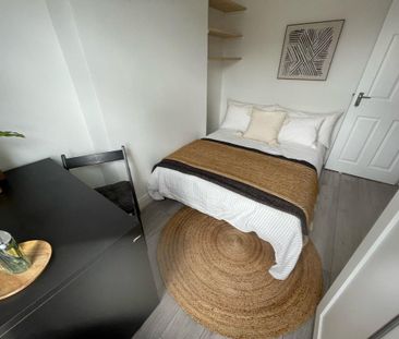 4 bedroom terraced house to rent - Photo 6