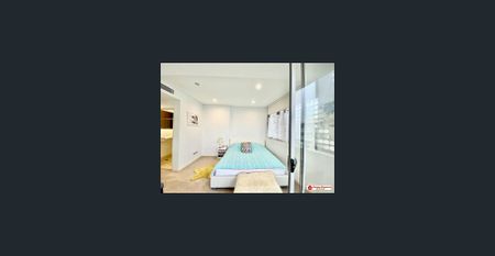 Fully Furnished Luxury Dual-Level Penthouse with Breathtaking Ocean Views - Photo 3