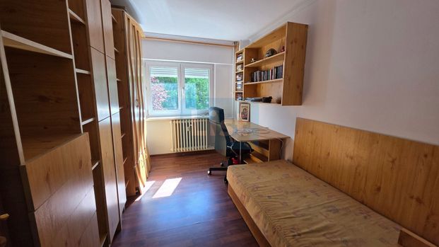 Inchiriez ap. 3 camere, zona ultracentral - Photo 1