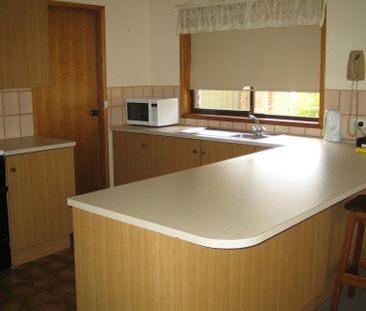 Neat & Comfortable 2br Unit in Handy Location - Photo 2