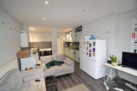 6 bedroom house to rent - Photo 2