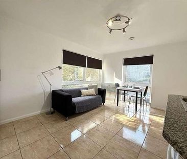 Avalon Close, Enfield, EN2 - Photo 3