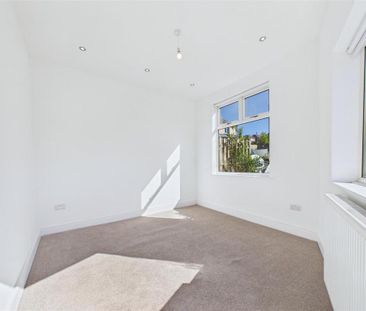 3 bedroom end of terrace house to rent - Photo 3