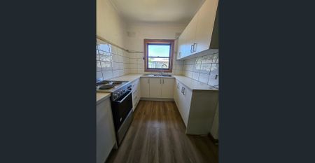 Charming 3-Bedroom Home in Elizabeth Downs - Photo 2