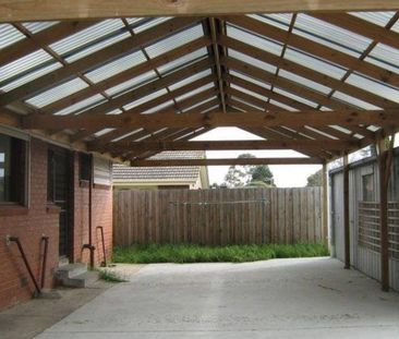 3 BEDROOM HOME IN CENTRAL LOCATION - Photo 2