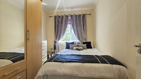 Bowes Road, W3 - Photo 5