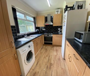 Miles Hill Avenue, Leeds - Photo 1