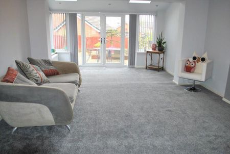 3 bedroom semi-detached house to rent - Photo 2