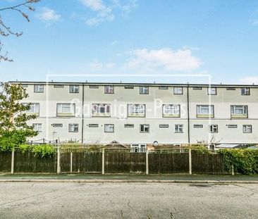 Goldsworth Park, Woking, GU21 - Photo 3