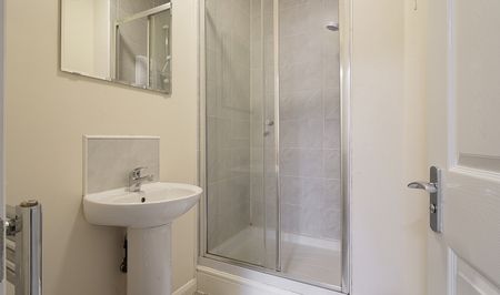 4 bedroom House in a great location! - Photo 3