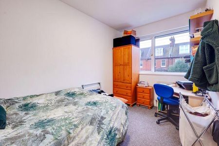 1 bedroom in a house share to rent - Photo 5