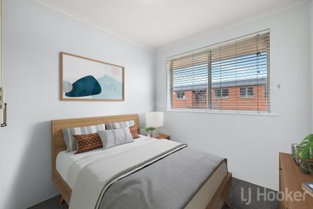 Immaculate 2 Bedroom Apartment. - Photo 4