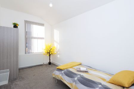 Beautiful rooms in shared house in Moseley - Photo 3