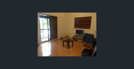 This lovely 4 bedroom duplex is minutes walk to city bus stop and Double Bay Village. - Photo 2