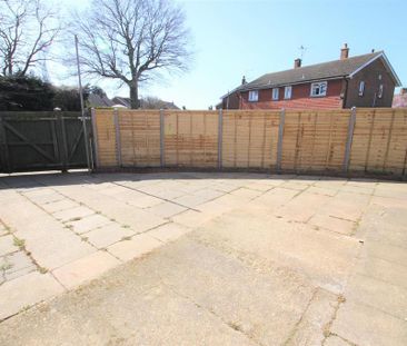 3 bedroom end of terrace house to rent - Photo 6
